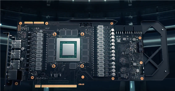 RTX 5090突然深夜啸叫!一看电容吓一跳