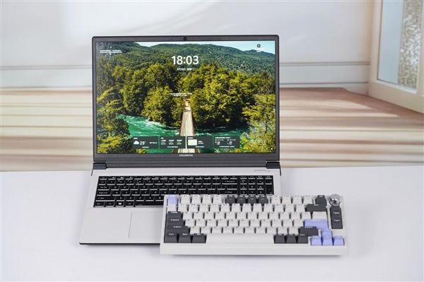 七彩虹首款机械键盘!隐星KB8 PRO图赏
