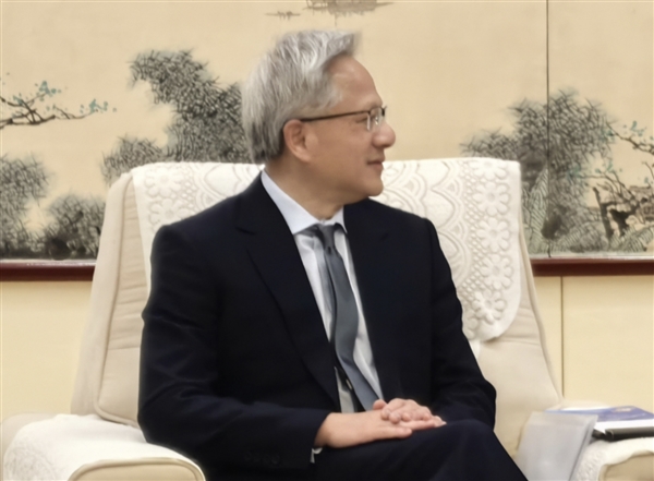 NVIDIA创始人黄仁勋北京亮相，纪念在华三十年并宣布重要决策与西装新潮流