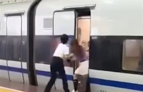 官方揭示女子高铁阻拦事件真相，处罚结果揭晓