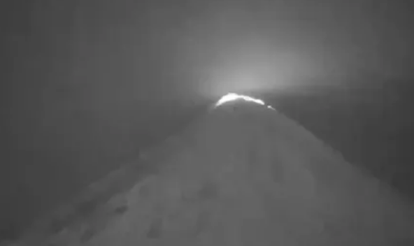 亚欧大陆最高活火山喷发启动，海拔4754米