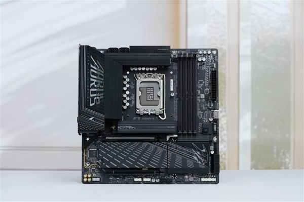 技嘉B860M AORUS PRO WIFI7主板图赏，亲民座驾新标杆，引领时代风潮