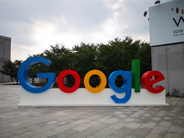 谷歌实施新规定，每周至少到办公室三天，远程工作受影响标题解析