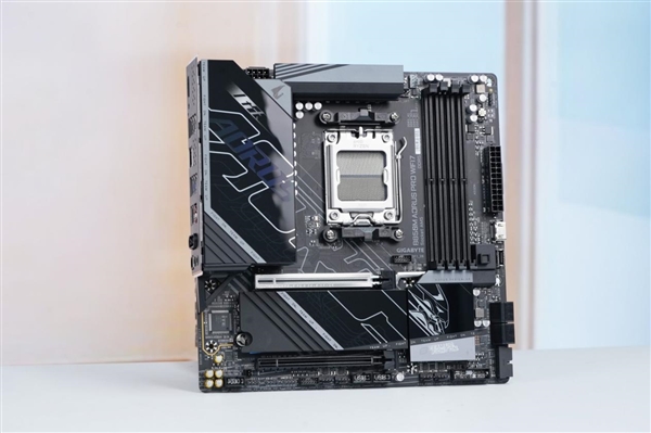 锐龙9000甜品座驾!技嘉B850M AORUS PRO WIFI7主板图赏