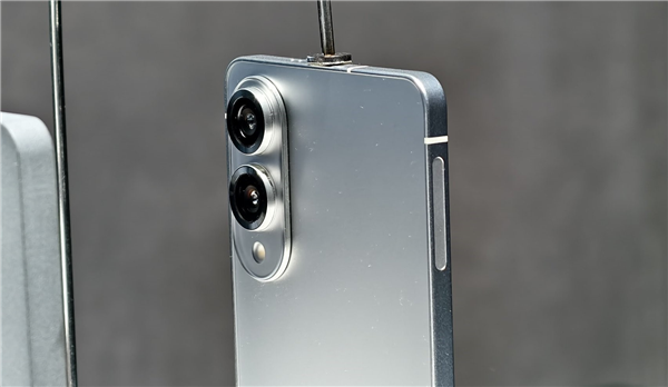 三星Galaxy S25 Edge，史上最薄骁龙8至尊版旗舰手机，五月惊艳亮相！