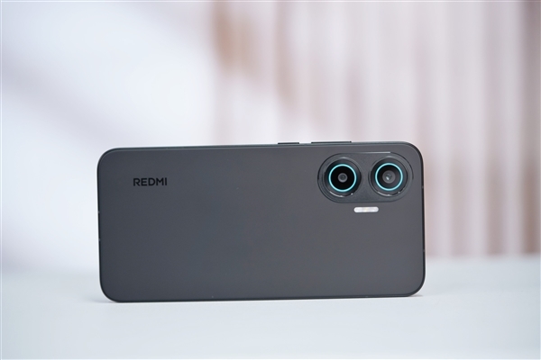 Redmi回应Turbo 4 Pro金属边框优势，在2.5K价位段堪称罕见