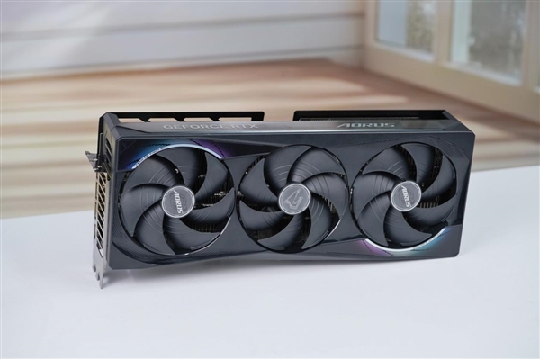 超级雕来了!技嘉AORUS RTX 5070 Ti MASTER 16GB显卡图赏
