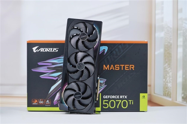 技嘉AORUS RTX 5070 Ti MASTER显卡惊艳亮相，超级雕图赏与强大性能解析