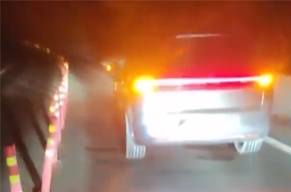 男子酒后高速上熟睡使用自动驾驶功能，将面临驾照吊销及刑事追责