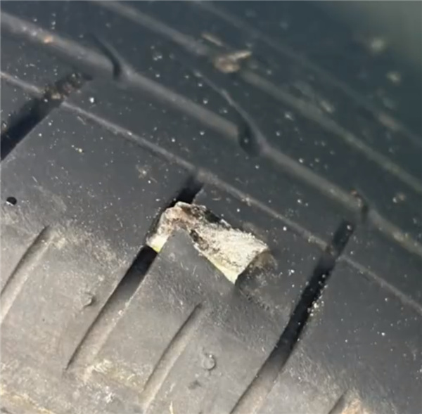 澳大利亚高速公路车辆轮胎遭扎致交通瘫痪事件纪实