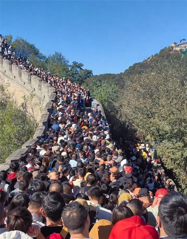 五一假期旅游热潮重现，超3亿人次出游，人均消费达千元水平